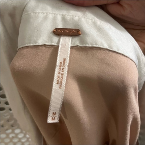 Free People Collared Chic Button Down Size Medium Blouse Beige and White GUC - Picture 7 of 9